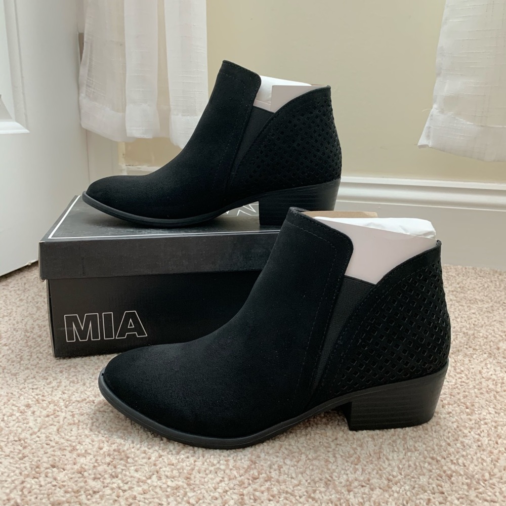 NEW black ankle booties / boots size 8